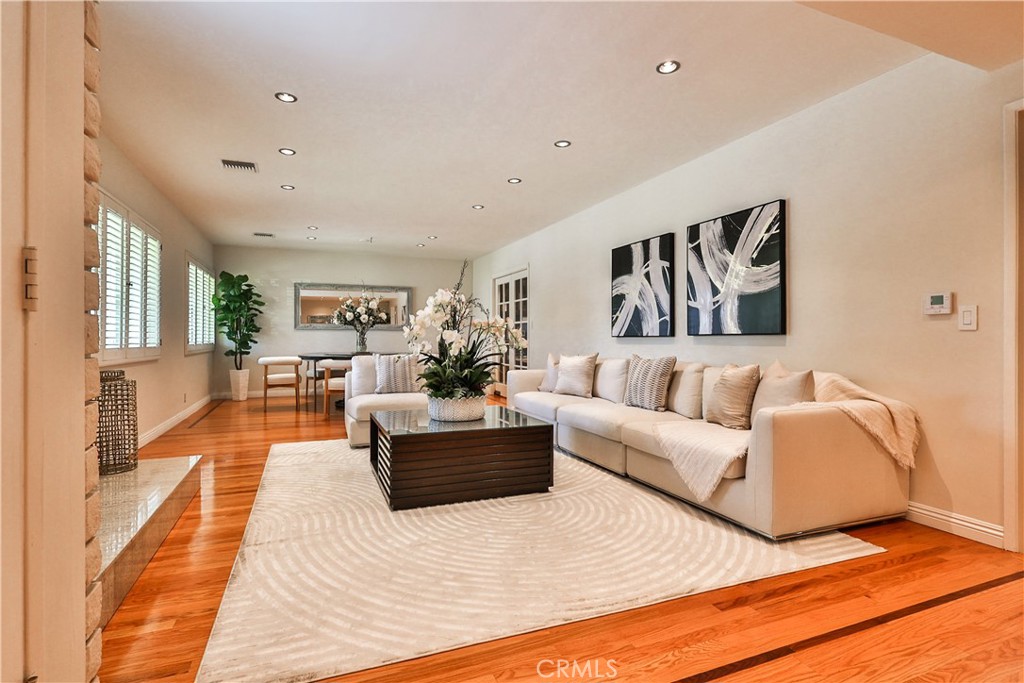 843 N Entrada, Glendora