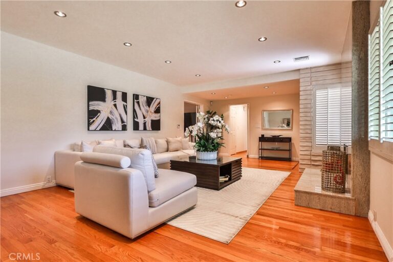 843 N Entrada, Glendora
