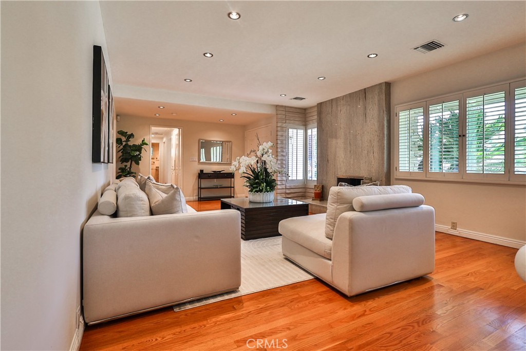 843 N Entrada, Glendora