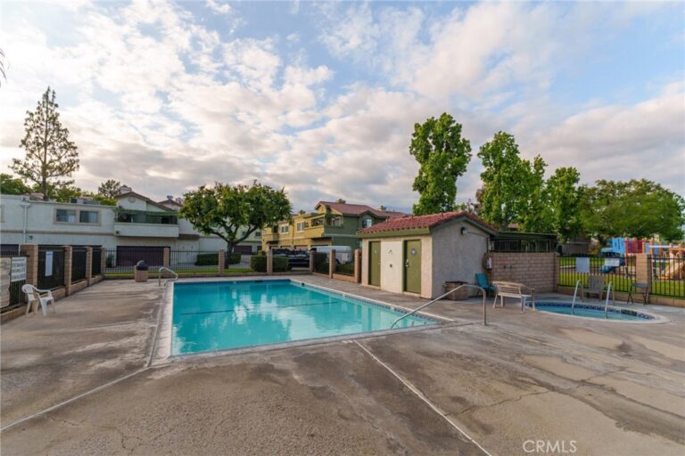 8439 Sunset Trail #B, Rancho Cucamonga