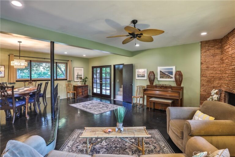 846 W 10th Street, Claremont