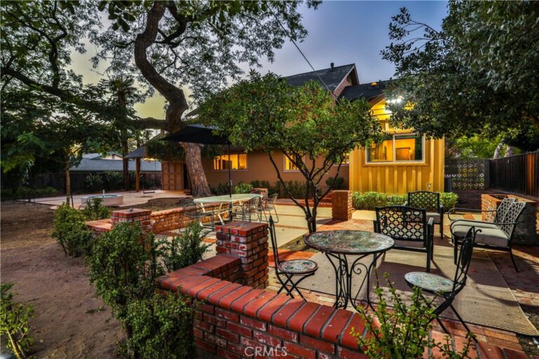 846 W 10th Street, Claremont