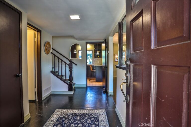 846 W 10th Street, Claremont