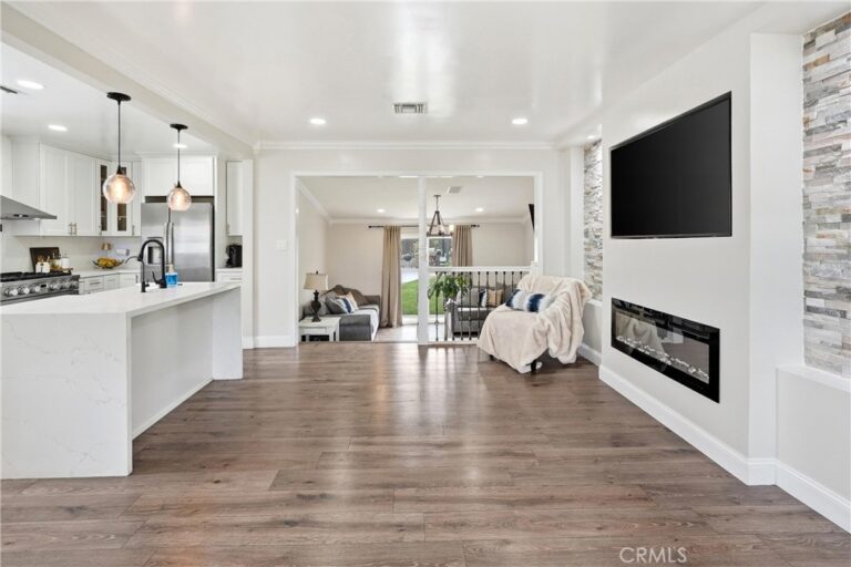 8596 Comet, Rancho Cucamonga