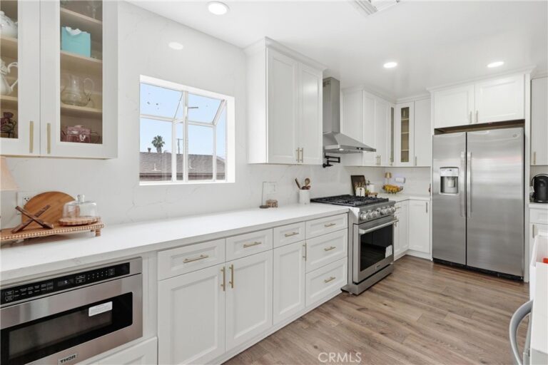 8596 Comet, Rancho Cucamonga