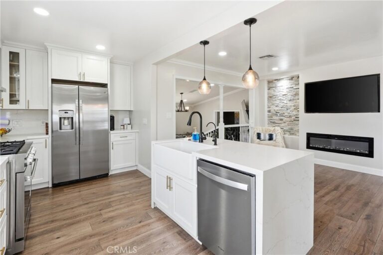 8596 Comet, Rancho Cucamonga