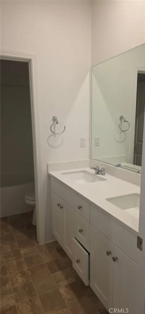 8787 Wanderlin, Chino