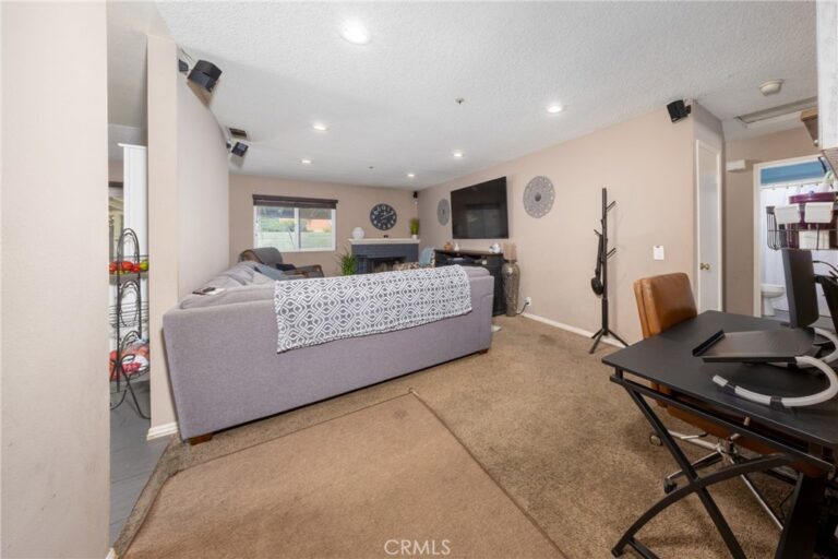 8934 Sultana, Fontana