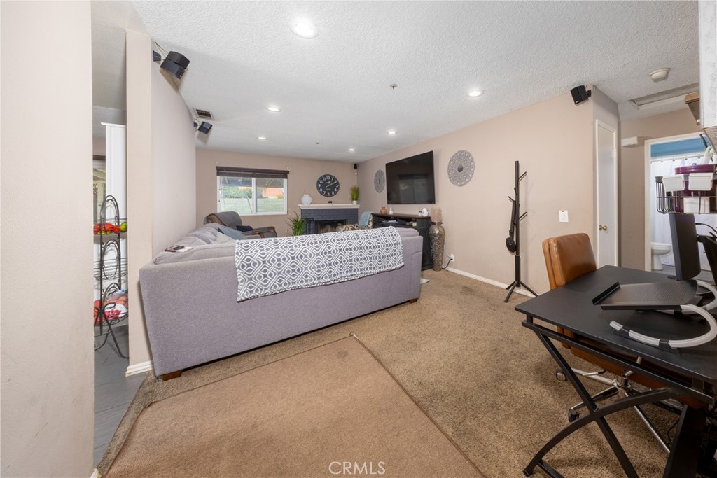 8934 Sultana, Fontana