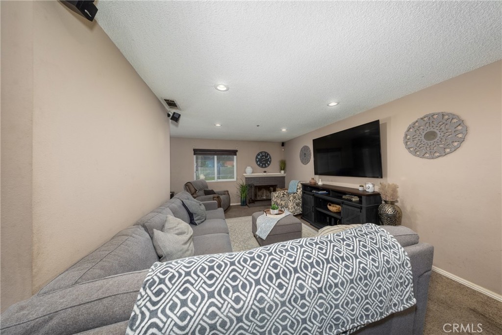 8934 Sultana, Fontana