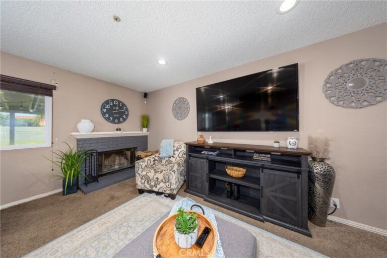 8934 Sultana, Fontana