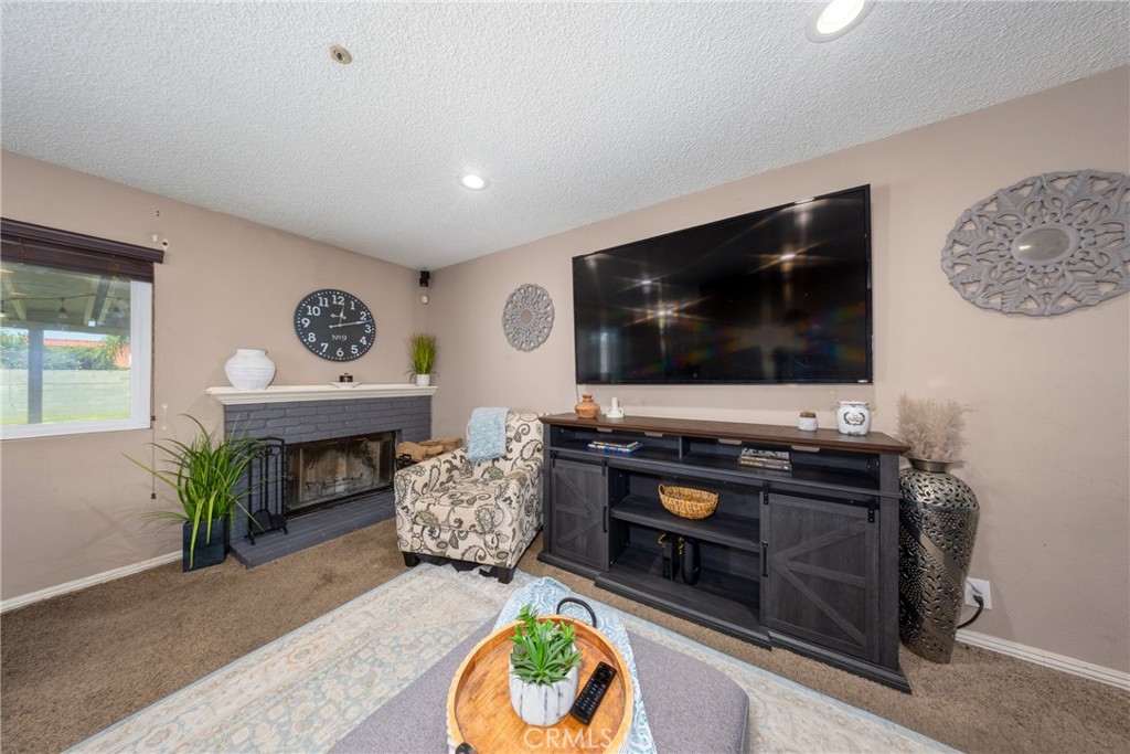 8934 Sultana, Fontana