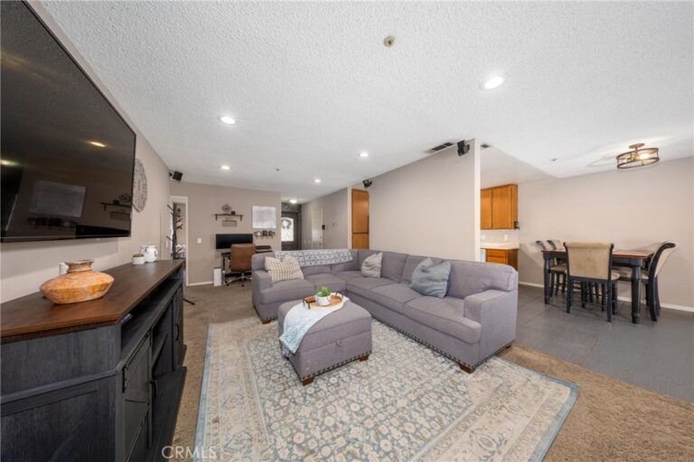 8934 Sultana, Fontana