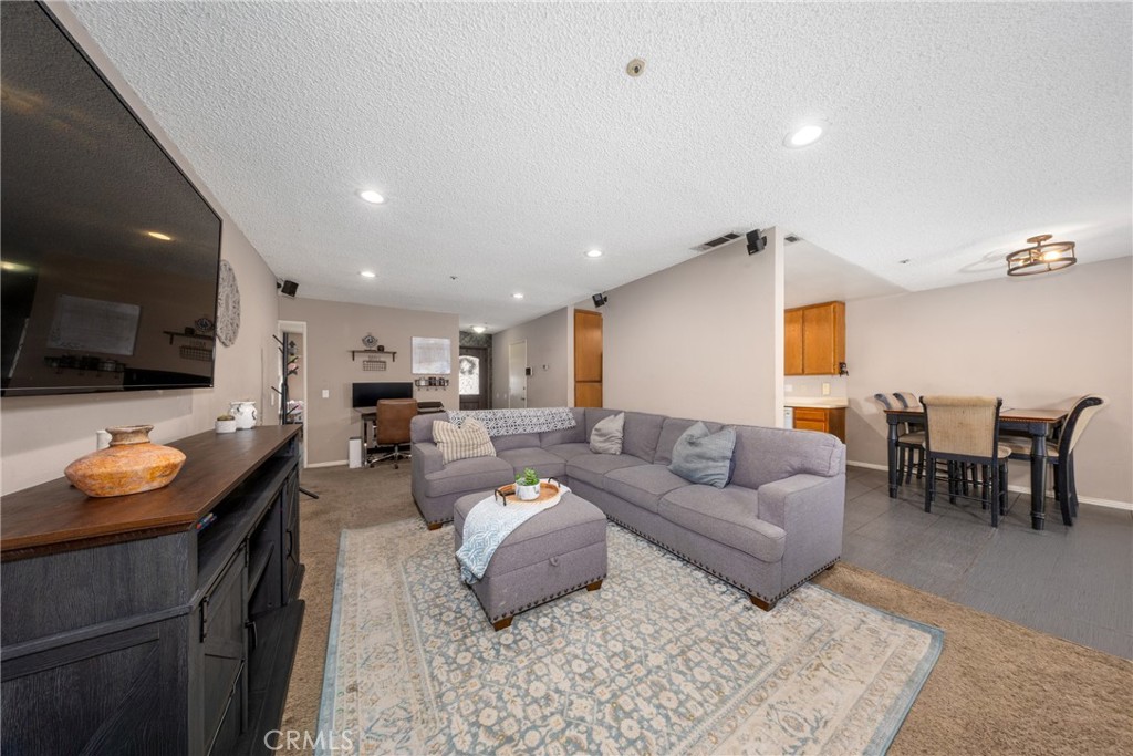 8934 Sultana, Fontana