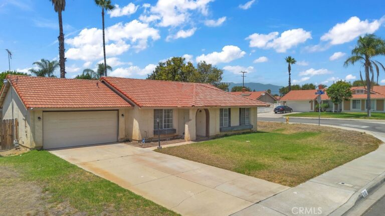 910 S Larch, Rialto