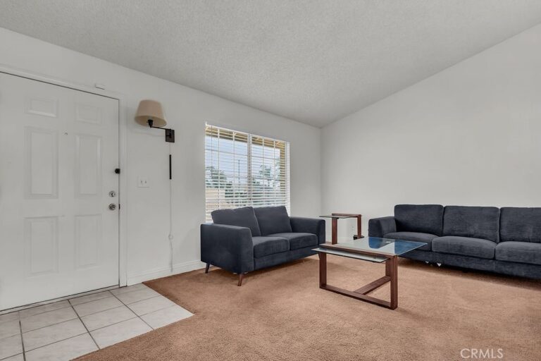910 S Larch, Rialto