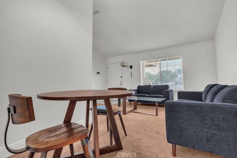 910 S Larch, Rialto