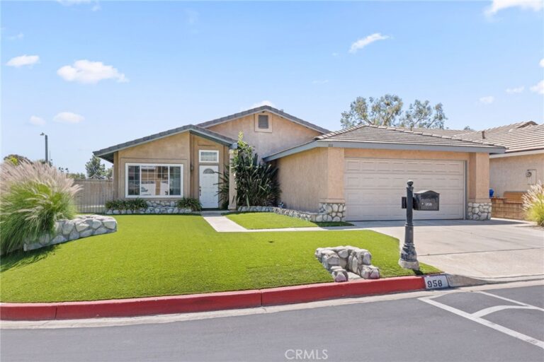 958 Falcon View, Upland