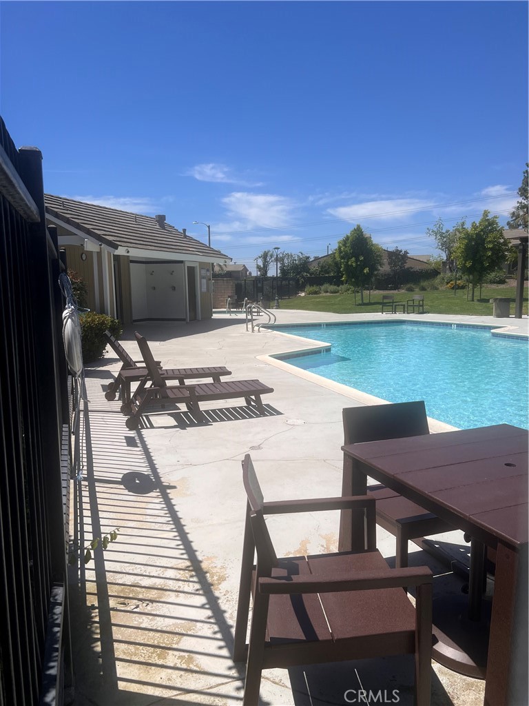 958 Falcon View, Upland