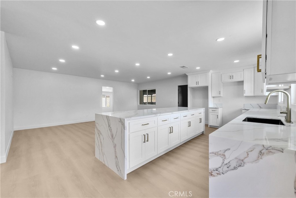 9900 Niagara, Fontana