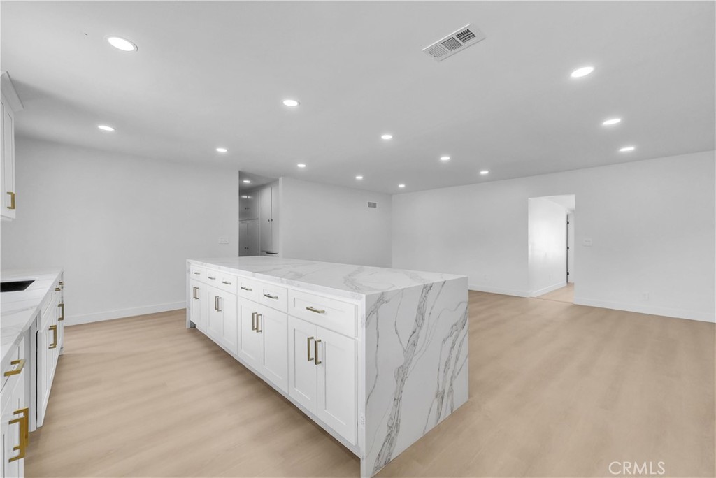 9900 Niagara, Fontana
