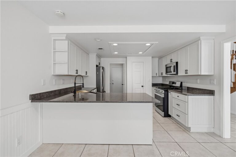 998 Lotus Circle, San Dimas