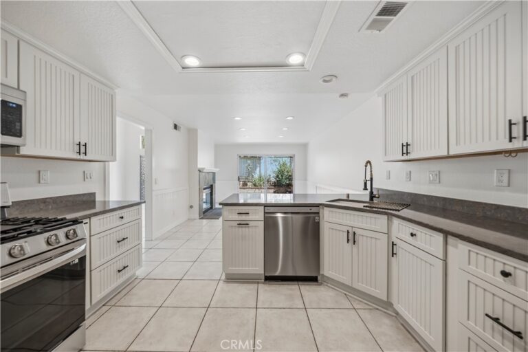 998 Lotus Circle, San Dimas
