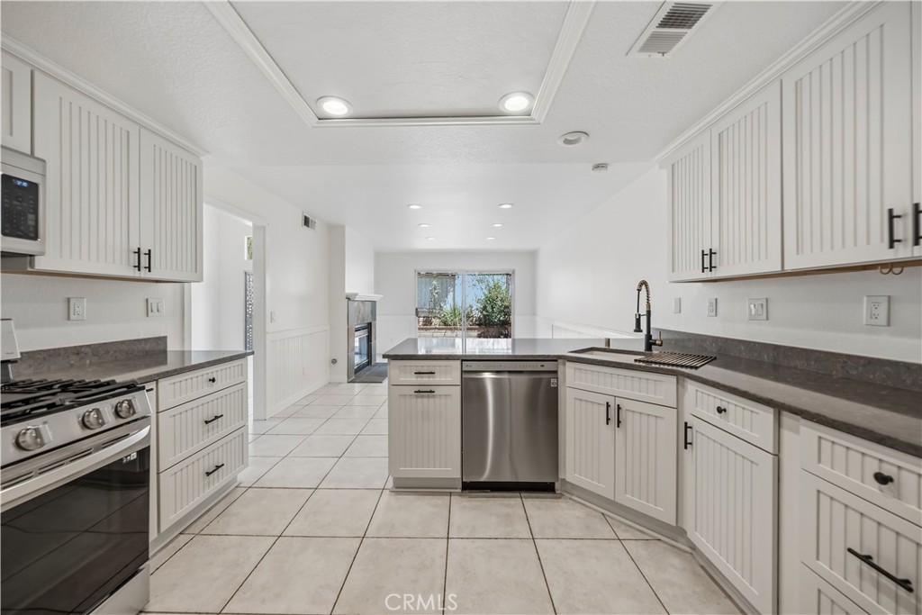 998 Lotus Circle, San Dimas