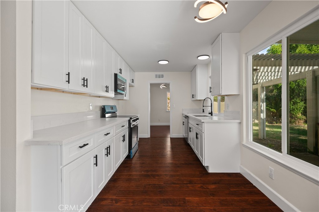 10143 Bristol Dr, Alta Loma