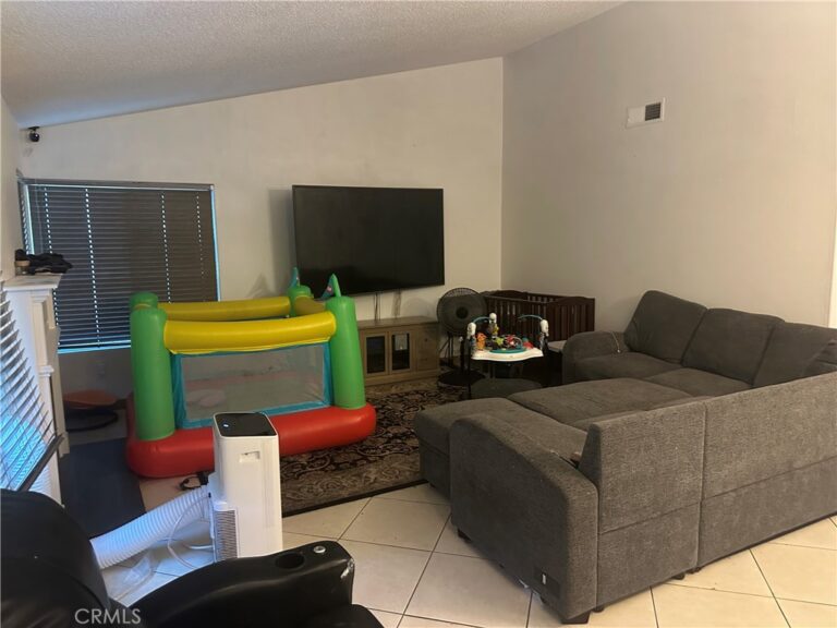1040 S Alice, Rialto