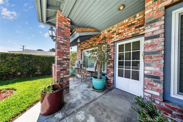 1116 E Gladstone Street, La Verne