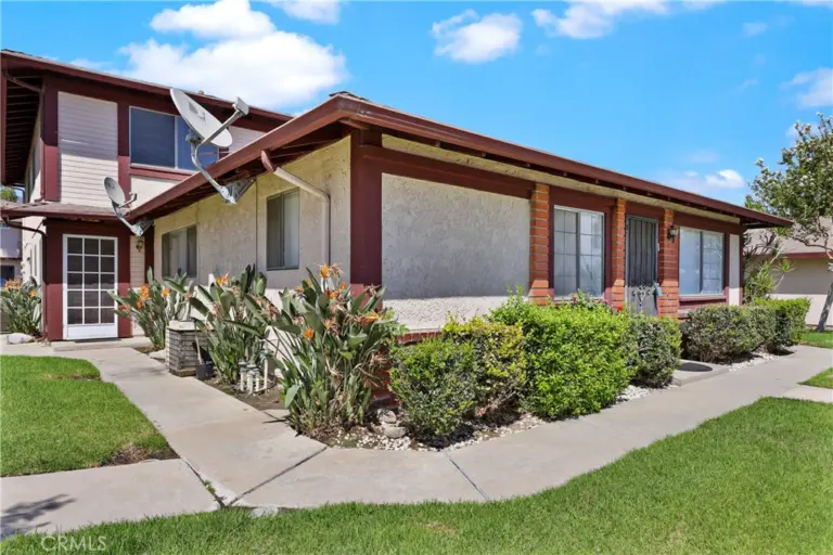 1123 W Sierra Madre Avenue #1, Azusa