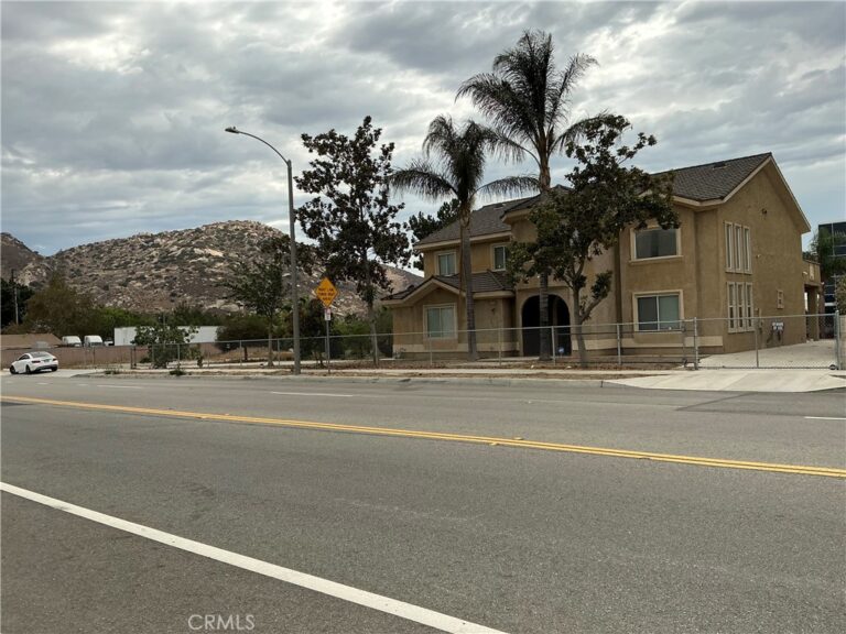 11250 Cypress, Fontana