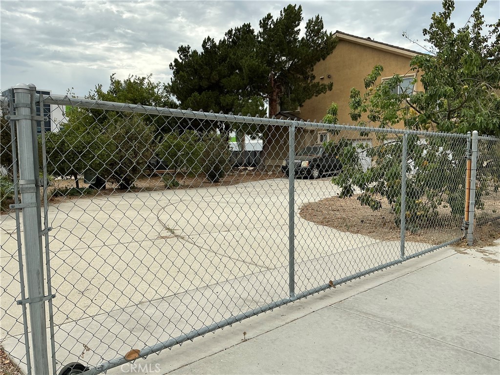 11250 Cypress, Fontana