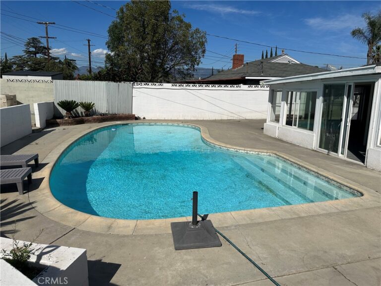 114 S Acacia, Rialto