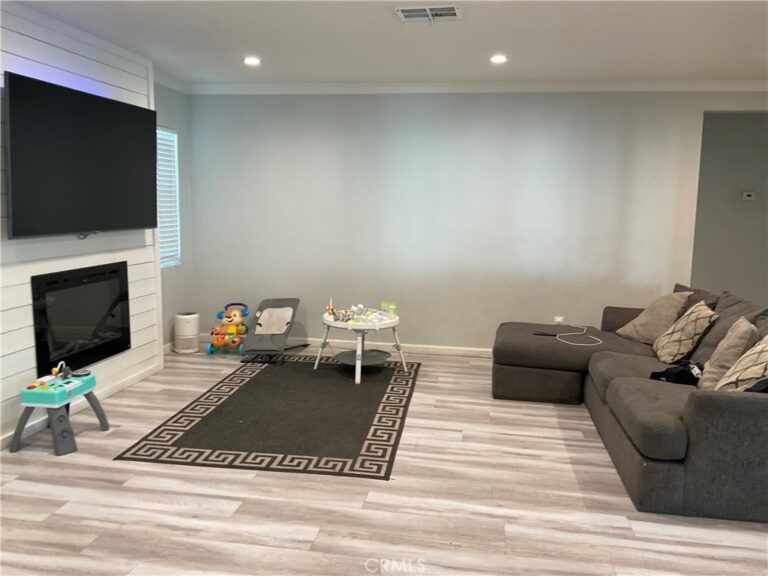 114 S Acacia, Rialto