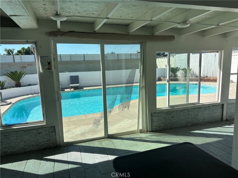 114 S Acacia, Rialto