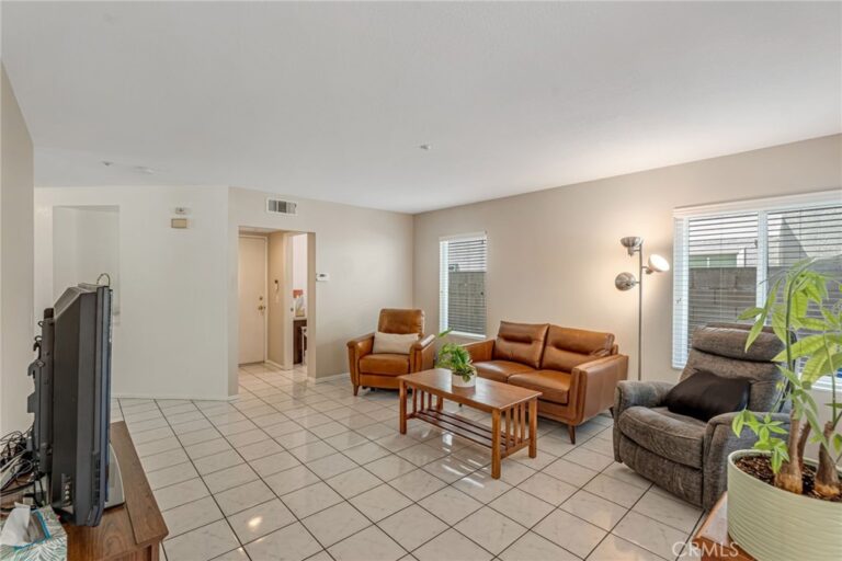 11737 Puerto Real Rd, Fontana