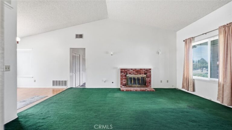 1181 Camphor, Rialto