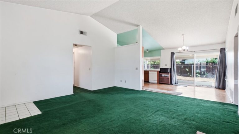 1181 Camphor, Rialto