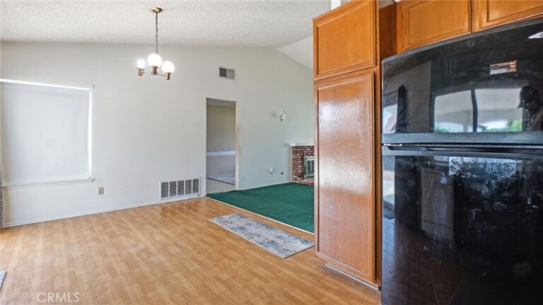 1181 Camphor, Rialto