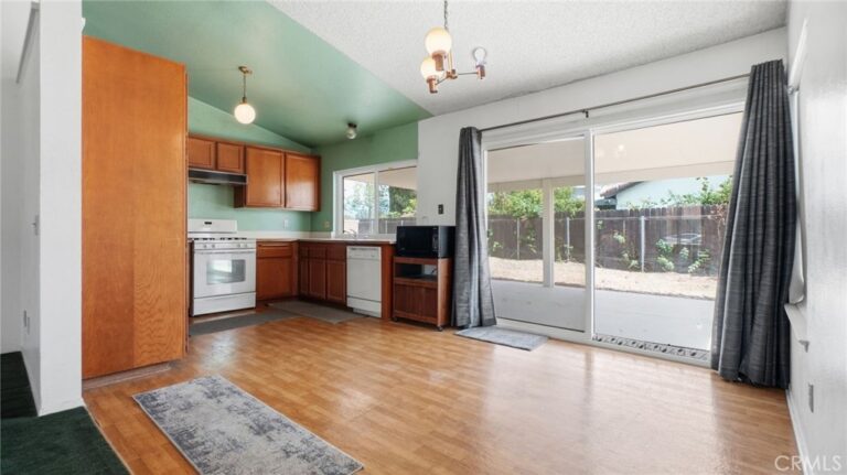 1181 Camphor, Rialto