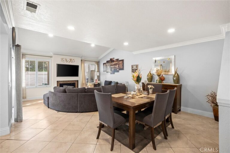 1183 Mountain Gate, Upland