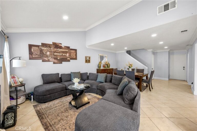 1183 Mountain Gate, Upland