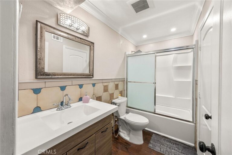 1183 Mountain Gate, Upland