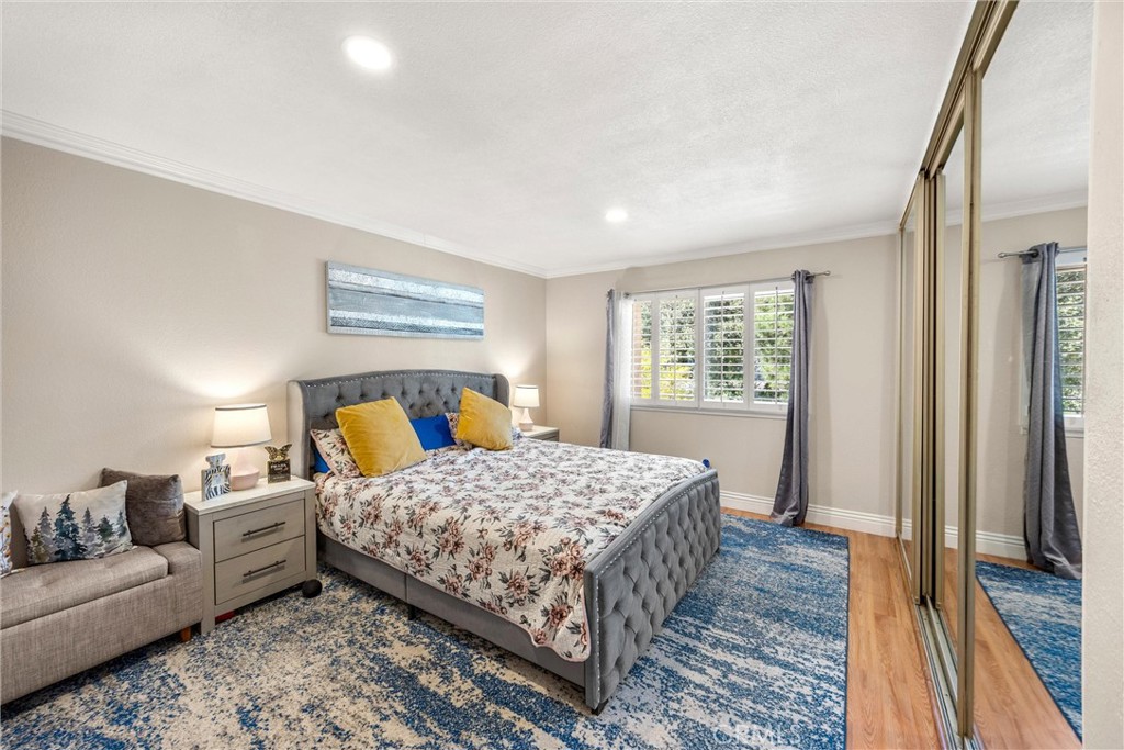 1183 Mountain Gate, Upland