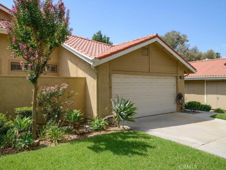 1188 Upland Hills, Upland