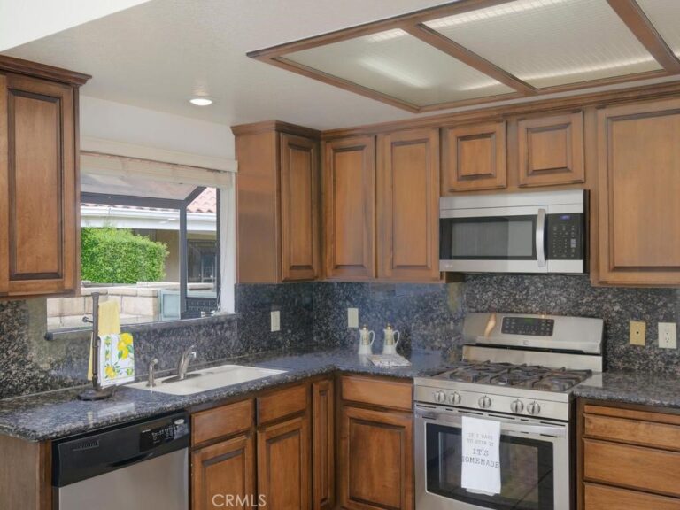 1188 Upland Hills, Upland