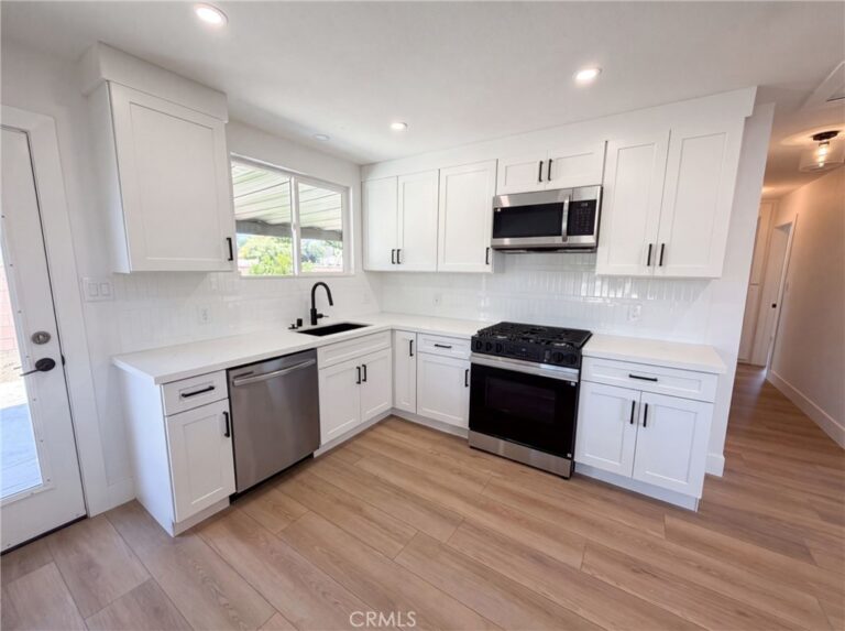 1193 E G, Ontario