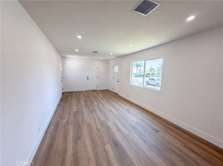 1193 E G, Ontario